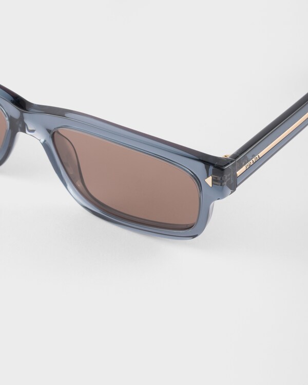 Sunglasses with the iconic metal plaque - Bark Brown Sunglasses with the iconic metal plaque - Bark Brown