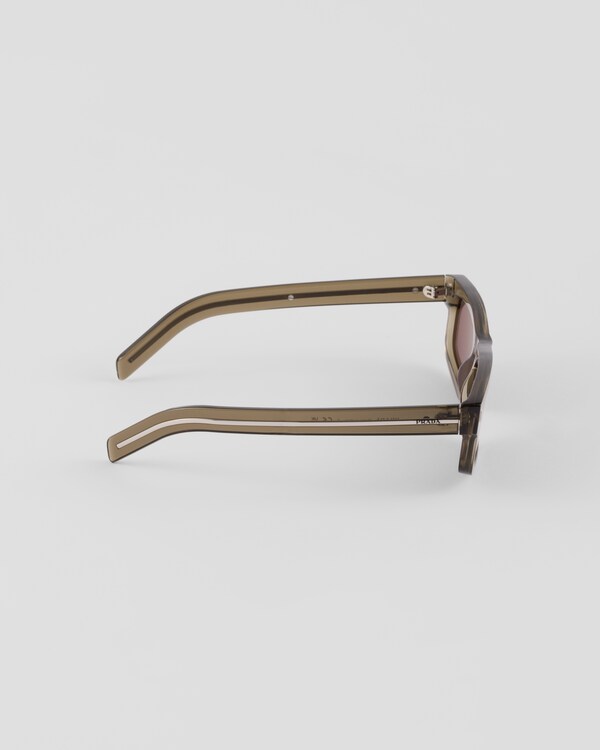 Sunglasses with the iconic metal plaque - Walnut brown lenses Sunglasses with the iconic metal plaque - Walnut brown lenses