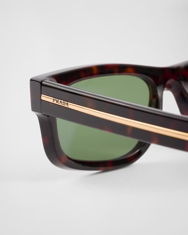 Sunglasses with the iconic metal plaque - Willow Green lenses Sunglasses with the iconic metal plaque - Willow Green lenses