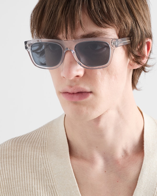 Sunglasses with the iconic metal plaque Sunglasses with the iconic metal plaque