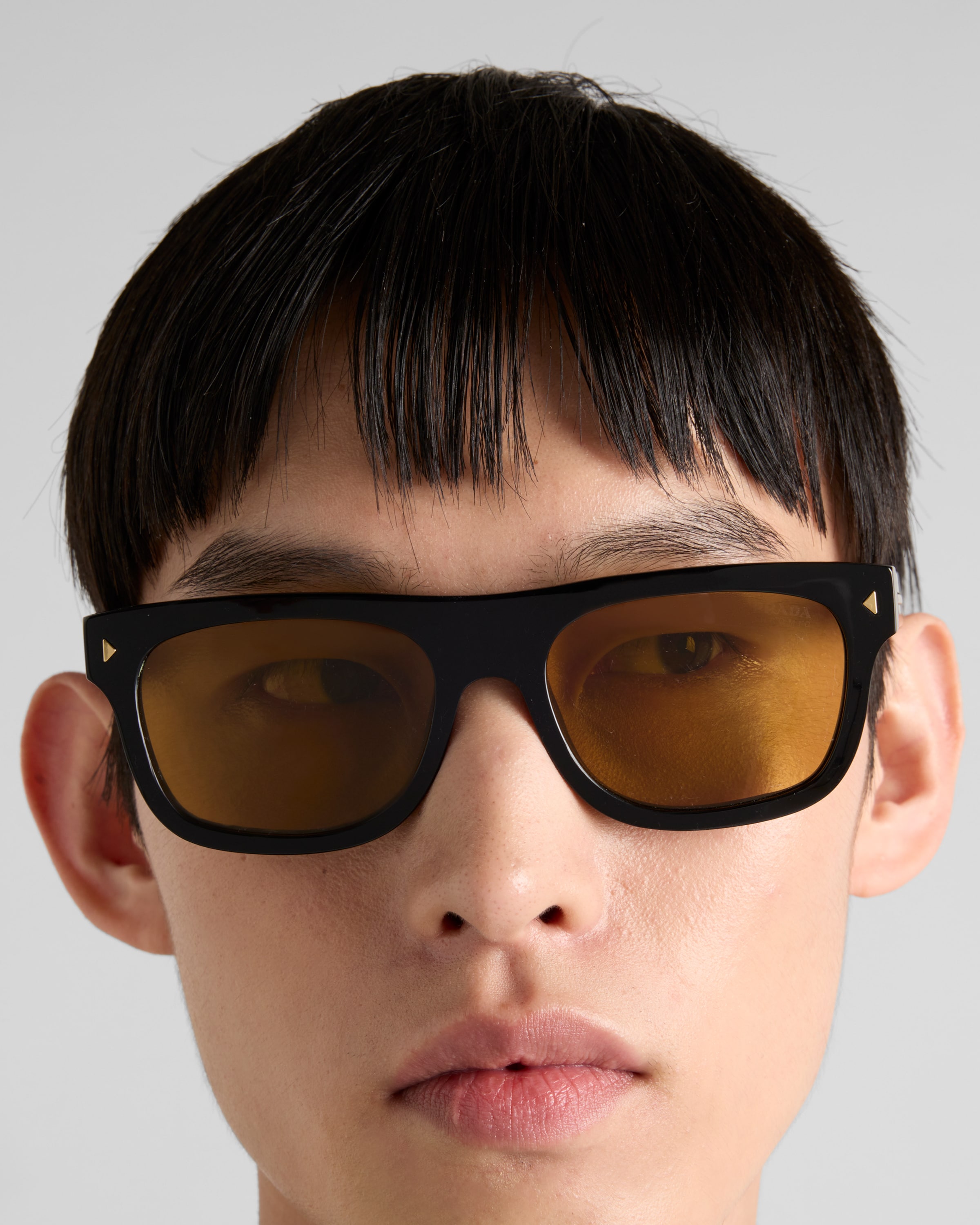 「高評価！」注目のレビュ iconic the with Sunglasses lenses Honey metal PRADA | plaque 小物