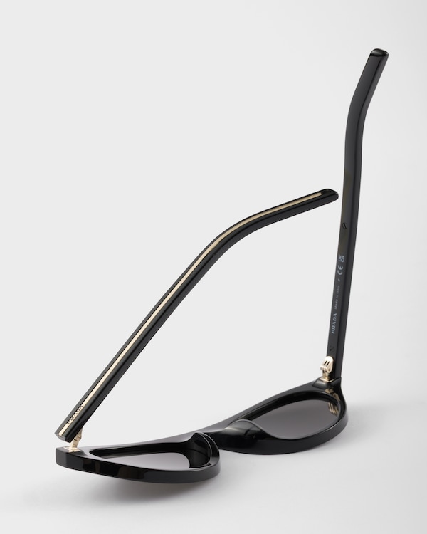 Prada sunglasses with the iconic metal plaque Prada sunglasses with the iconic metal plaque