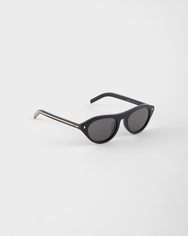 Prada sunglasses with the iconic metal plaque Prada sunglasses with the iconic metal plaque