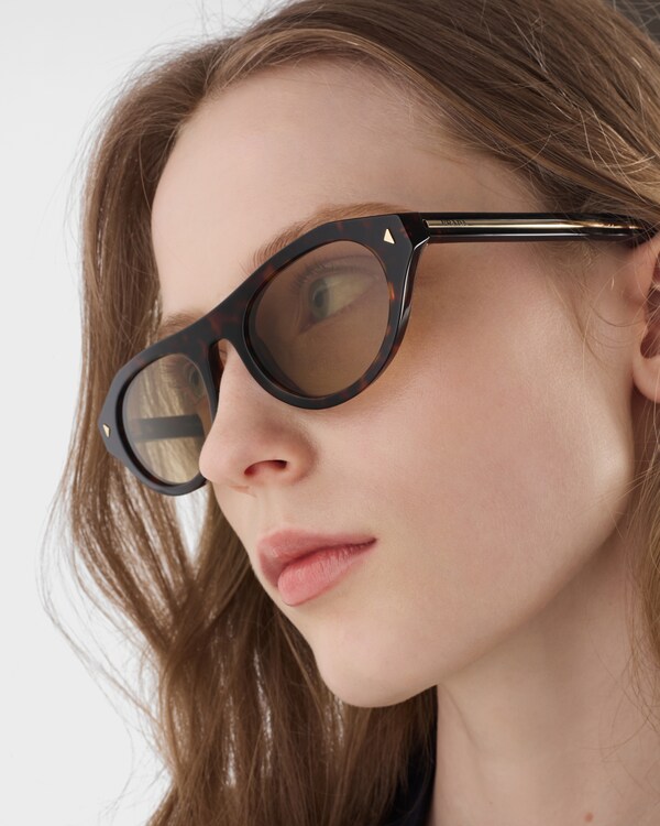 Prada sunglasses with the iconic metal plaque Prada sunglasses with the iconic metal plaque