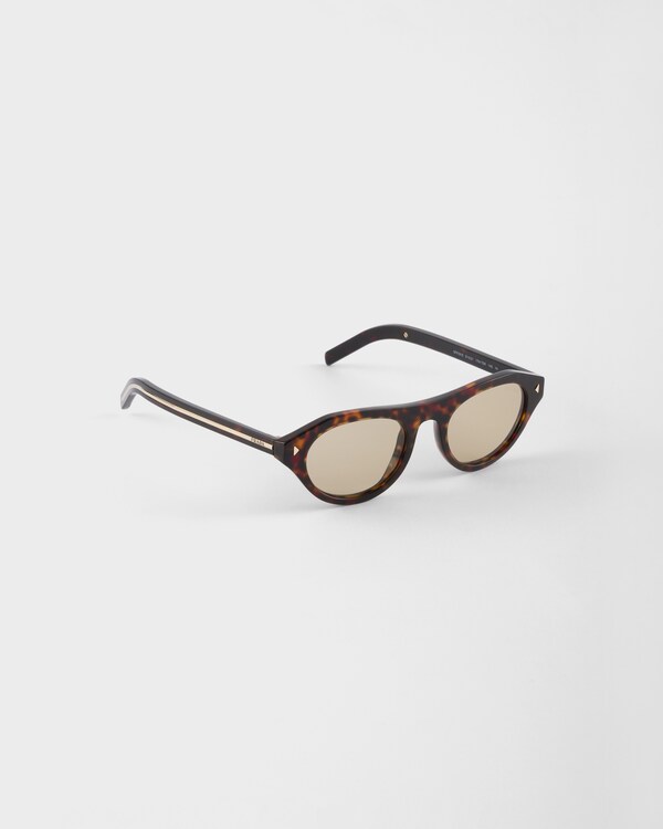 Prada sunglasses with the iconic metal plaque Prada sunglasses with the iconic metal plaque