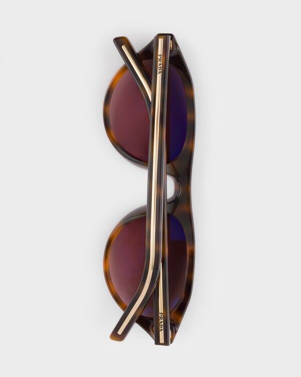 Prada sunglasses with the iconic metal plaque - Lenses Dahlia Prada sunglasses with the iconic metal plaque - Lenses Dahlia