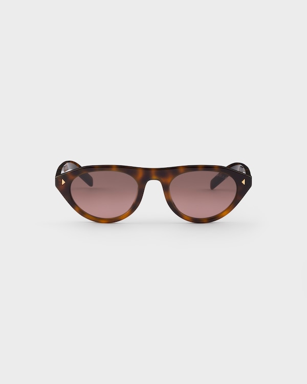 Prada sunglasses with the iconic metal plaque - Lenses Dahlia Prada sunglasses with the iconic metal plaque - Lenses Dahlia