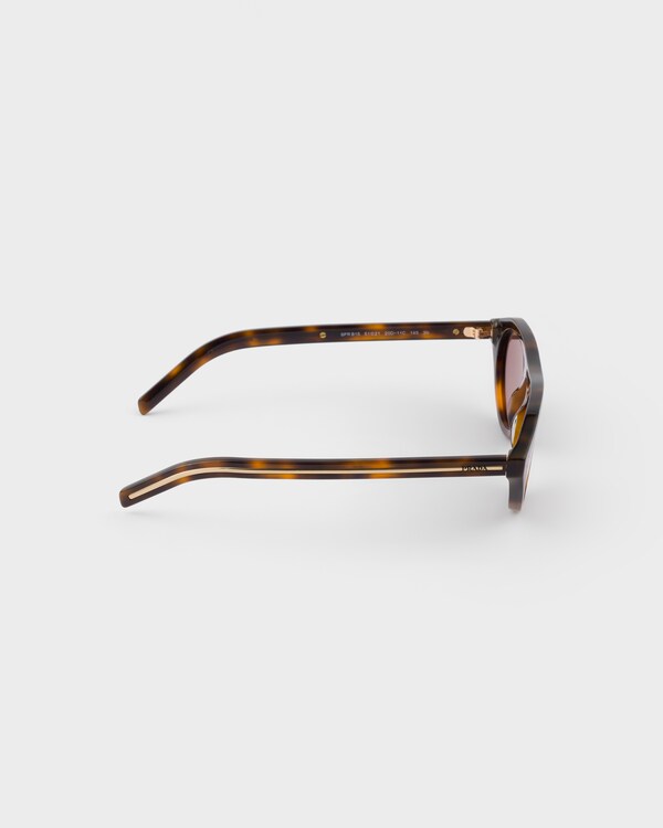 Prada sunglasses with the iconic metal plaque - Lenses Dahlia Prada sunglasses with the iconic metal plaque - Lenses Dahlia