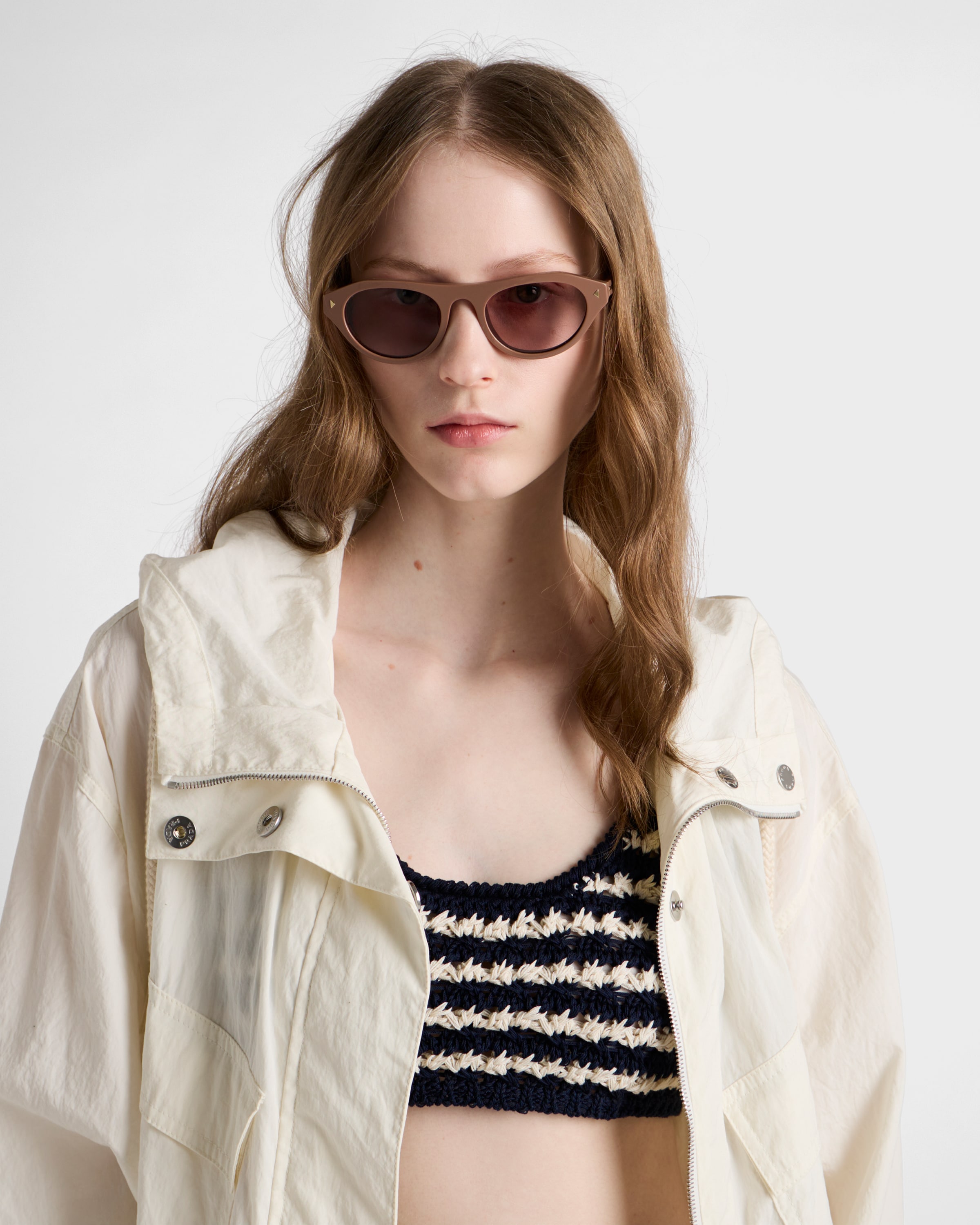 マッドブラウンレンズ プラダ サングラス アイコニックなメタル