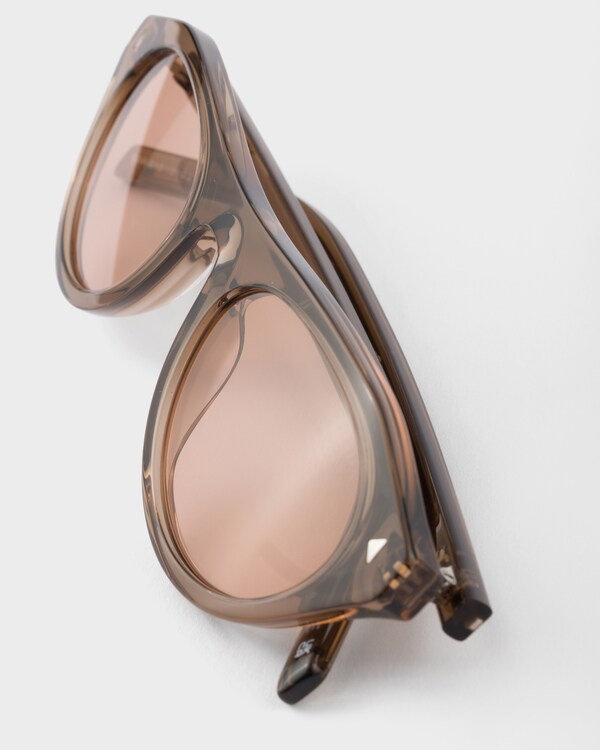 Prada sunglasses with the iconic metal plaque - Crystal lenses Prada sunglasses with the iconic metal plaque - Crystal lenses