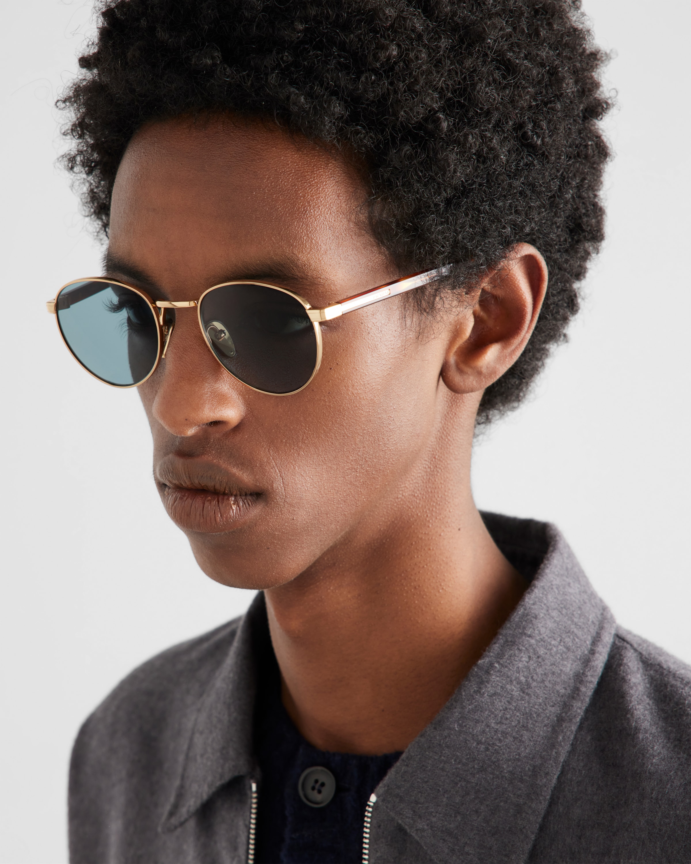 【日本入手困難】Sunglasses with the iconic l plaque Prada Sunglasses with the iconic metal plaque | REVERSIBLE