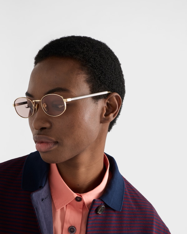 Sunglasses with the iconic metal plaque - Antique pink lenses Sunglasses with the iconic metal plaque - Antique pink lenses