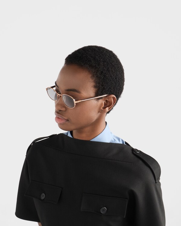 Sunglasses with the iconic metal plaque - Grey Sunglasses with the iconic metal plaque - Grey