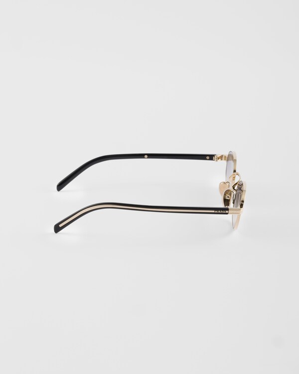 标志性金属饰牌太阳镜 标志性金属饰牌太阳镜