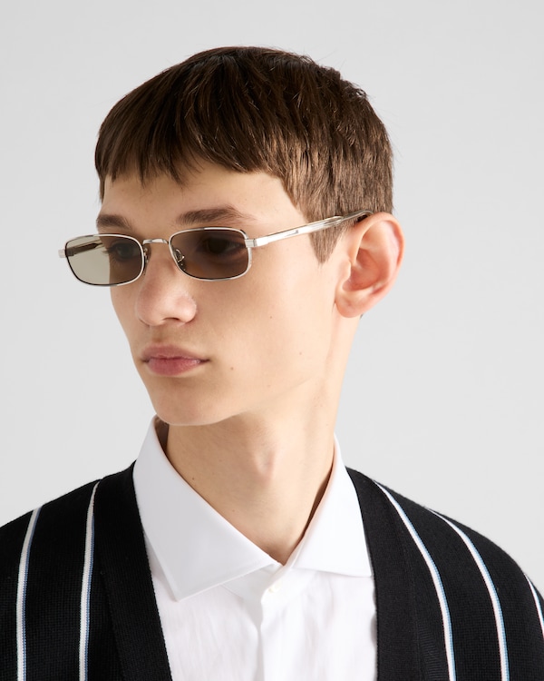 Sunglasses with the iconic metal plaque Sunglasses with the iconic metal plaque