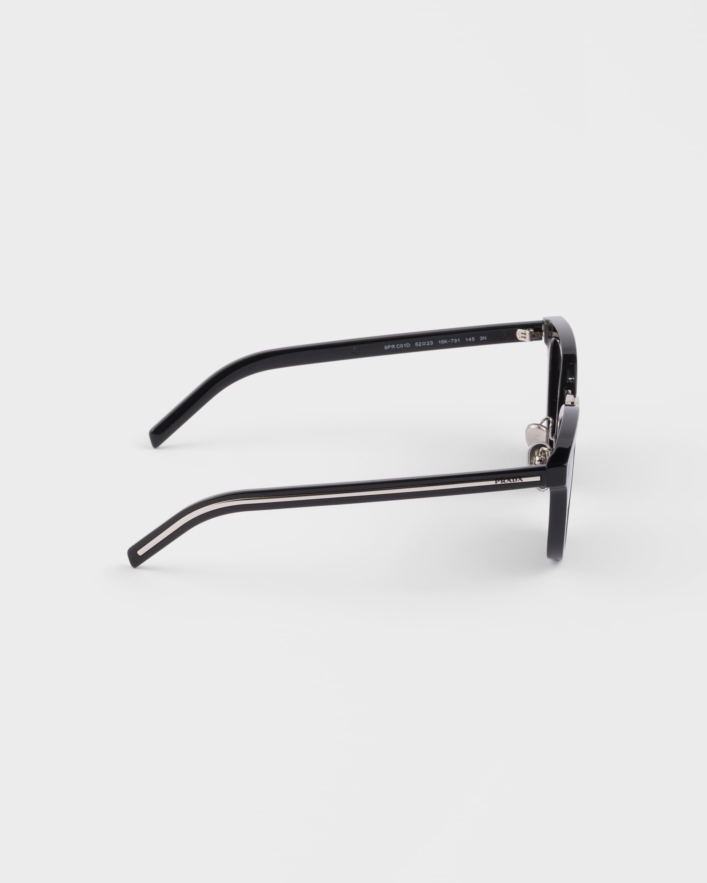 Sunglasses with the iconic metal plaque