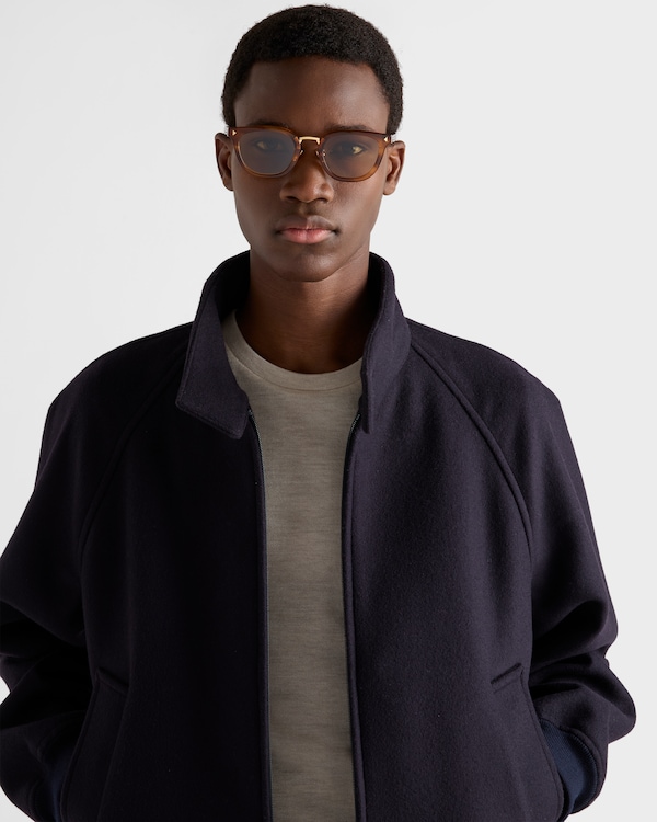 Sunglasses with the iconic metal plaque - Honey lenses Sunglasses with the iconic metal plaque - Honey lenses