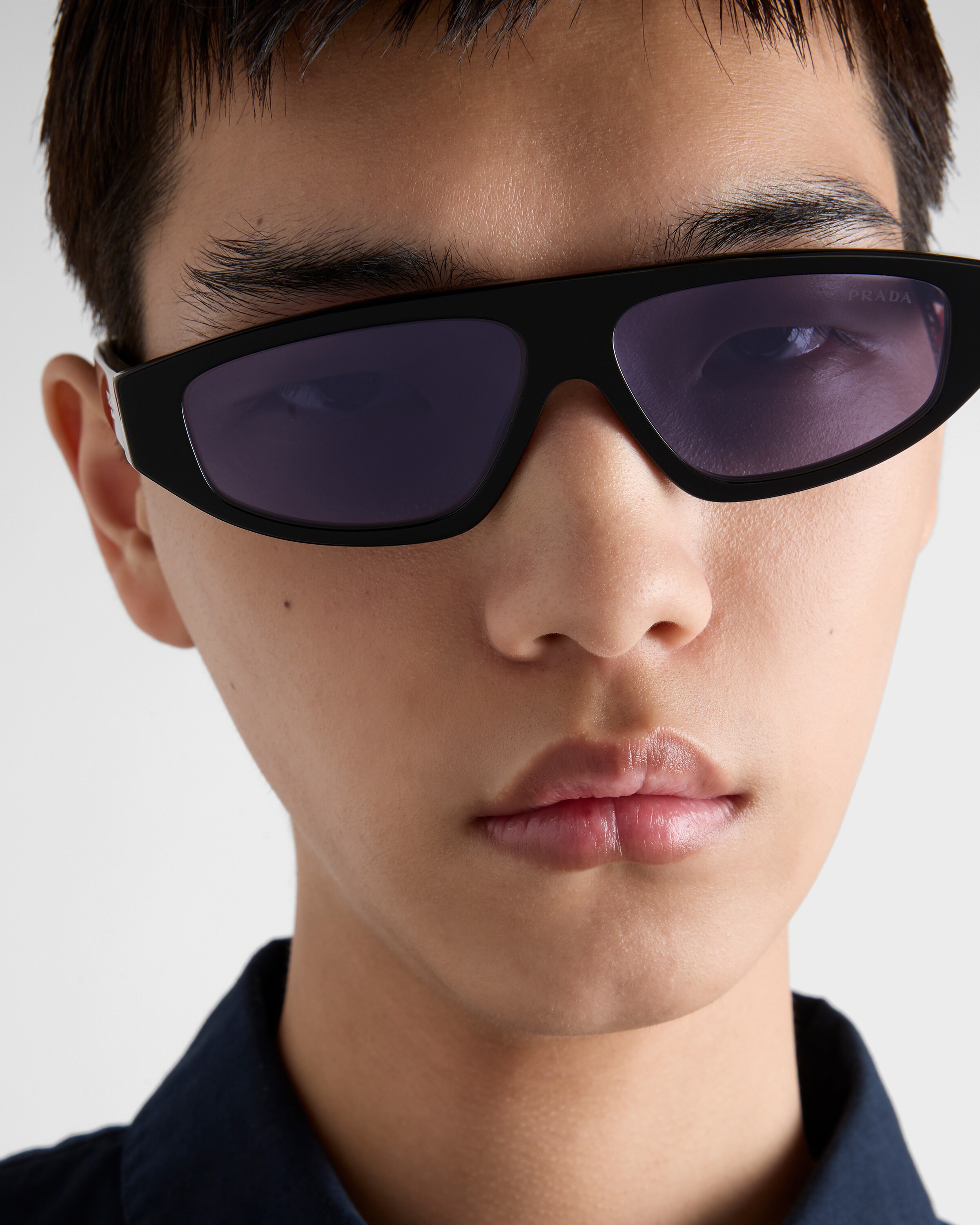 パープルレンズ プラダ アイウェアコレクション サングラス | PRADA