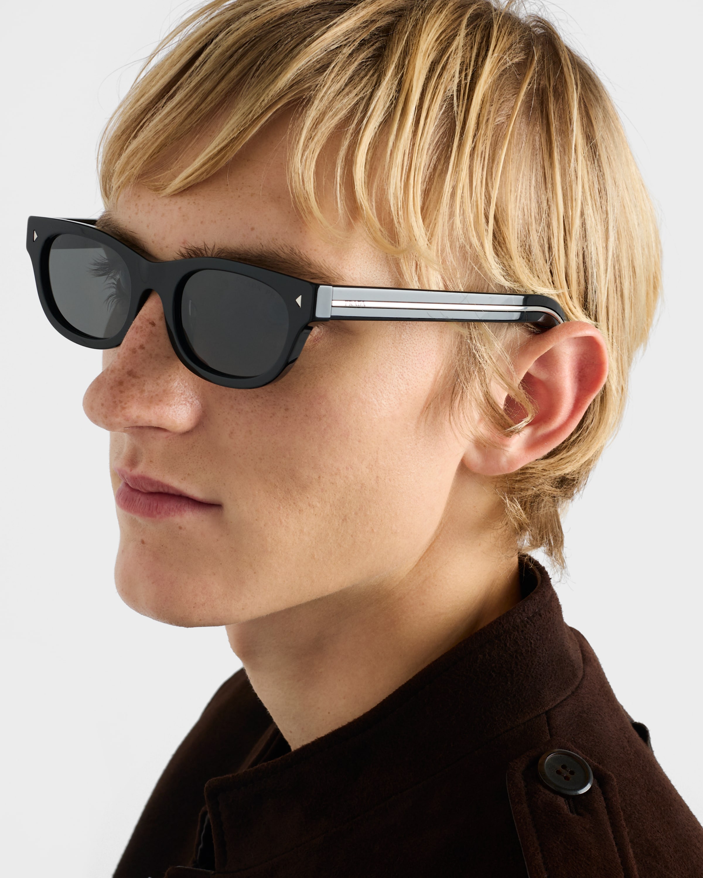 グレーレンズ プラダ アイウェアコレクション サングラス | PRADA