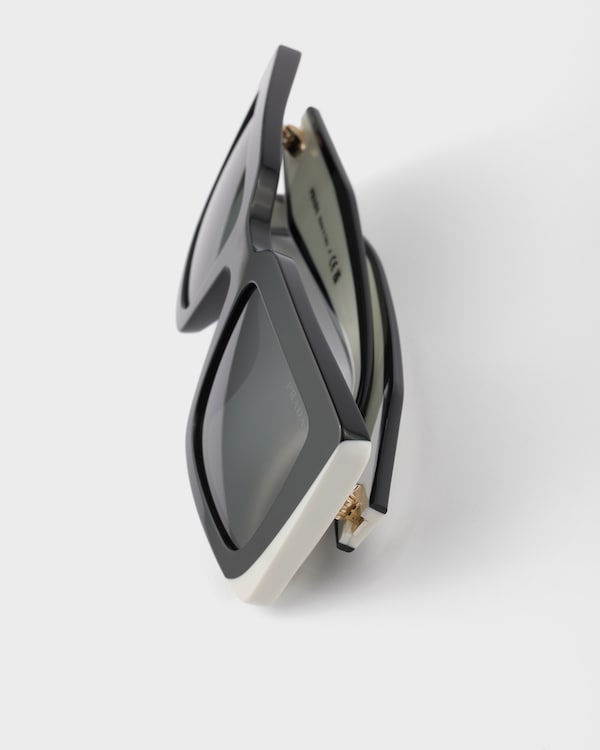 Lunettes de soleil ornées du logo Prada - Verres gris ardoise Lunettes de soleil ornées du logo Prada - Verres gris ardoise