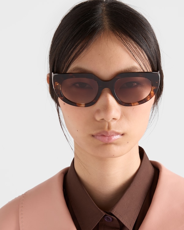 Lunettes de soleil ornées du logo Prada - Verres marron café Lunettes de soleil ornées du logo Prada - Verres marron café