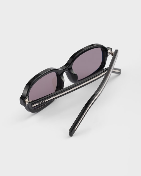 Sunglasses with the iconic metal plaque - Crystal Maroon Lenses Sunglasses with the iconic metal plaque - Crystal Maroon Lenses