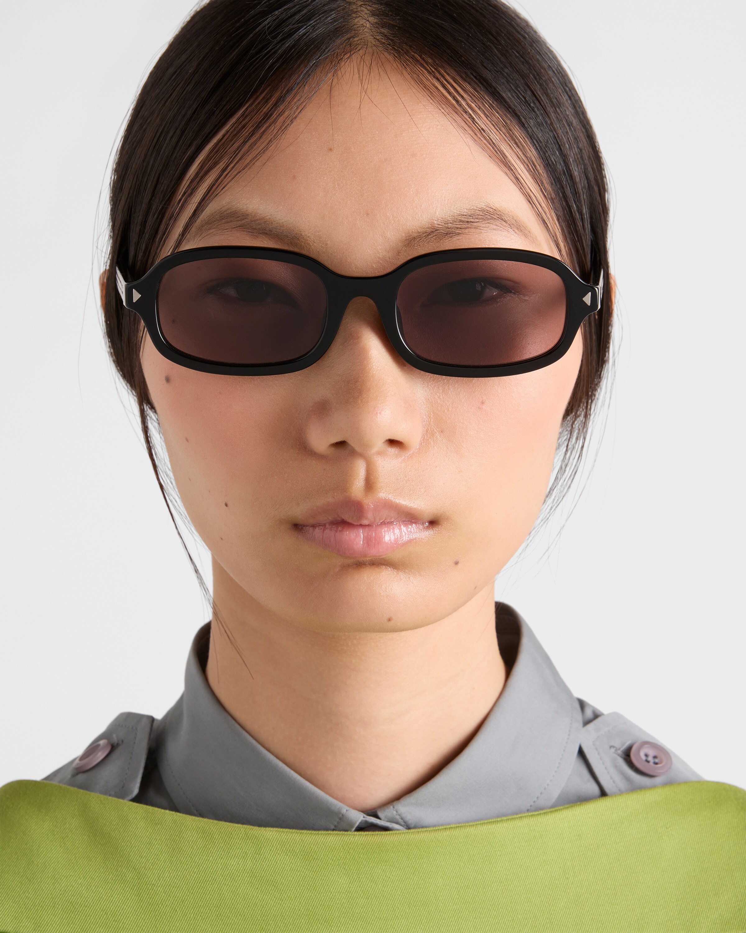 クリスタルマルーンレンズ アイコンメタルプラーク サングラス | PRADA