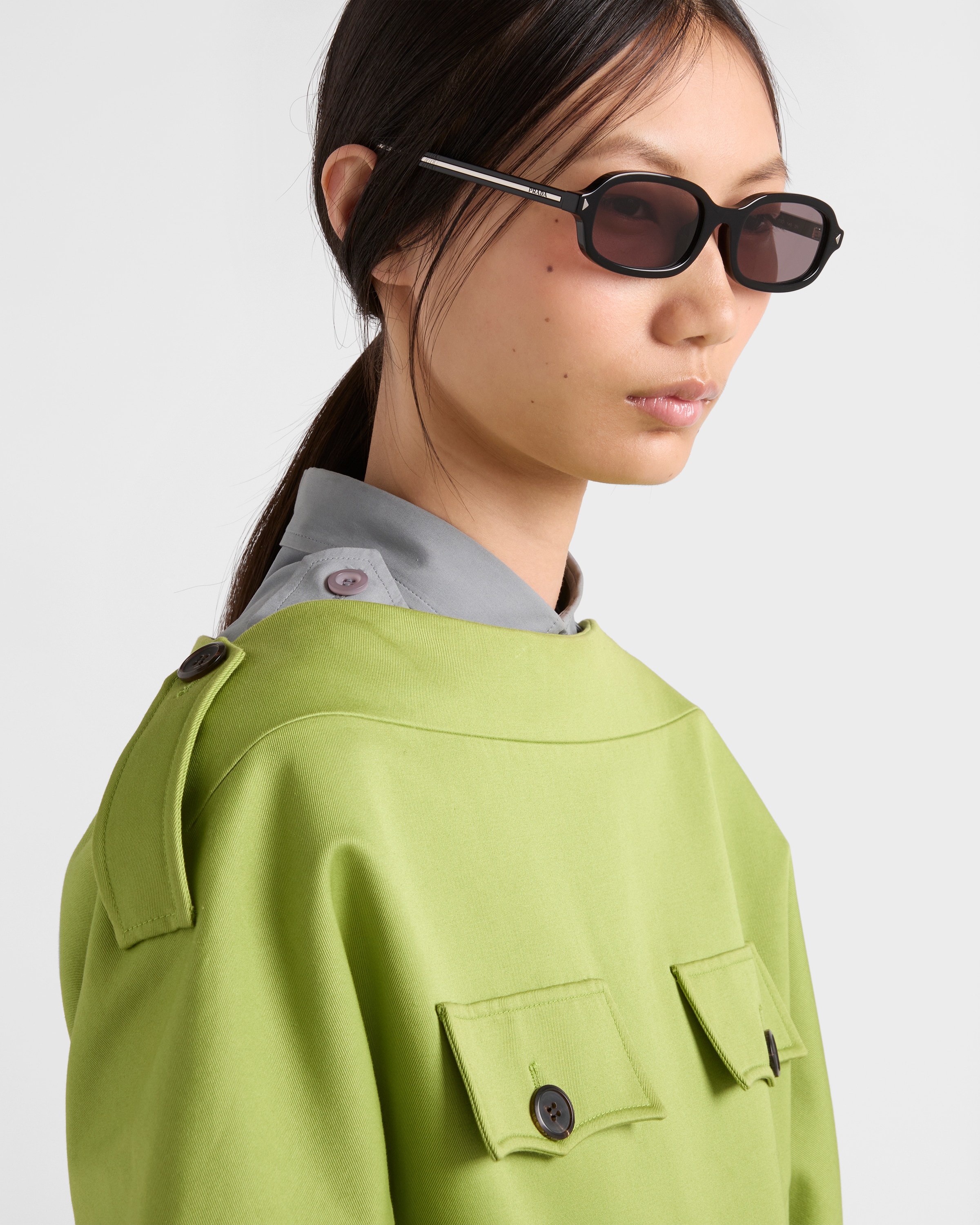 クリスタルマルーンレンズ アイコンメタルプラーク サングラス | PRADA