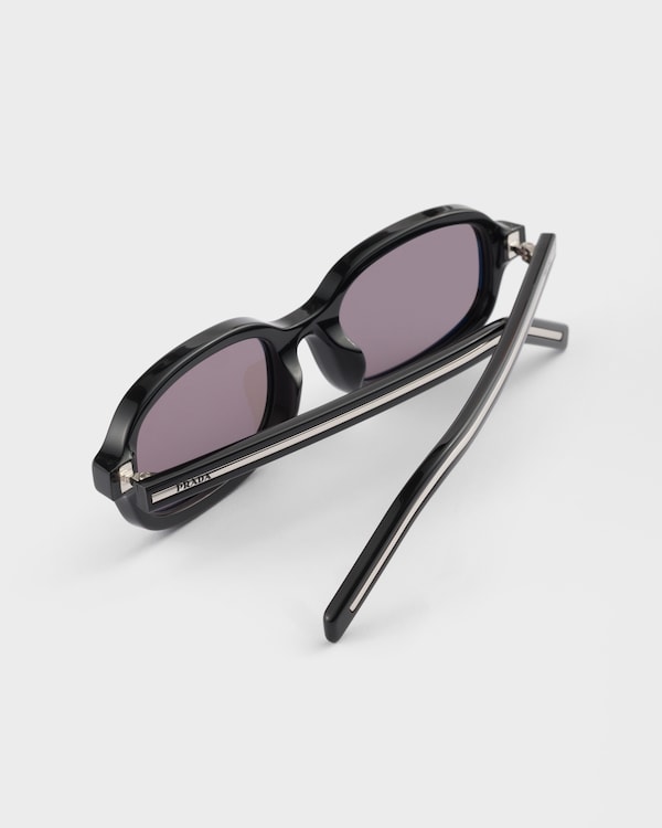 Sunglasses with the iconic metal plaque - Crystal Maroon Lenses Sunglasses with the iconic metal plaque - Crystal Maroon Lenses