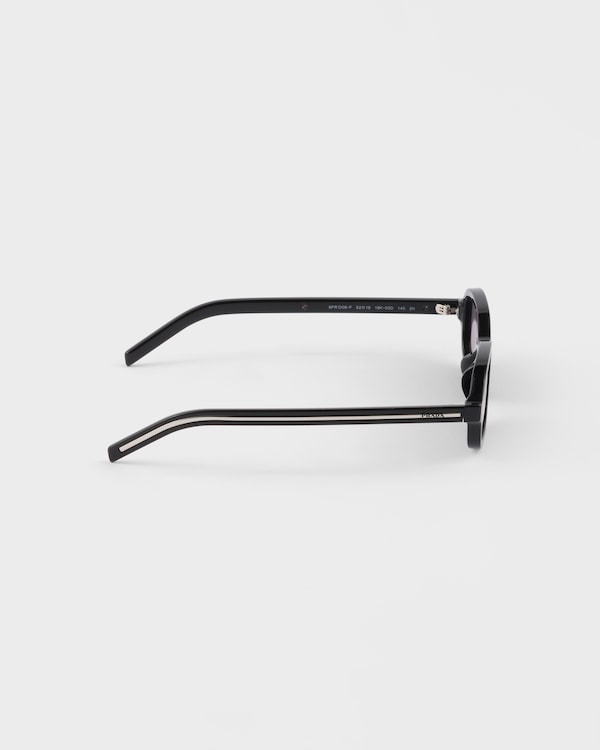 Sunglasses with the iconic metal plaque - Crystal Maroon Lenses Sunglasses with the iconic metal plaque - Crystal Maroon Lenses