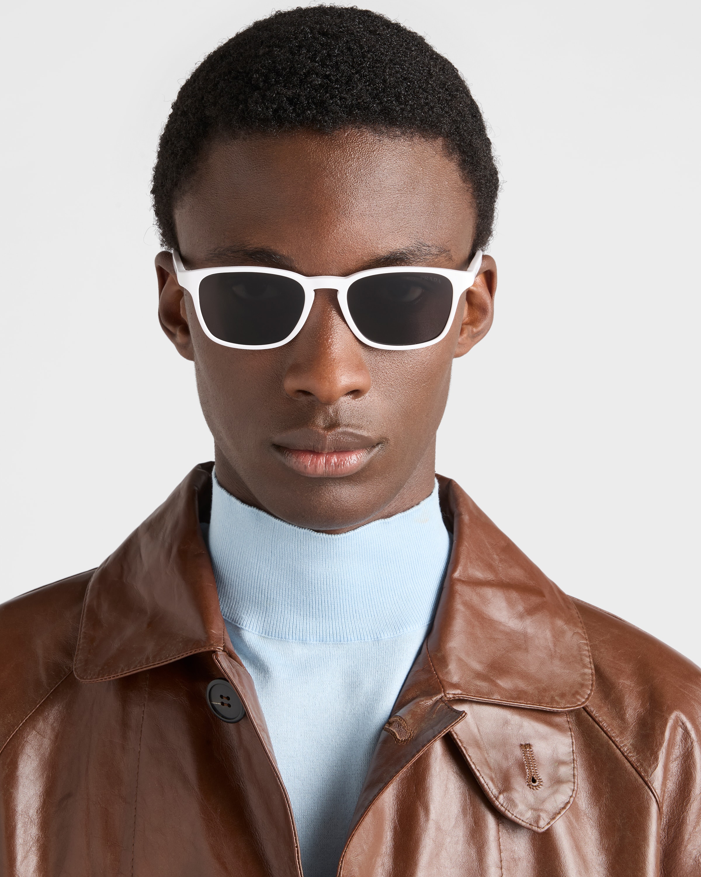 スレートグレーレンズ プラダ ランウェイ サングラス | PRADA - 日本