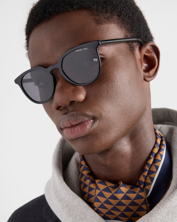 Prada sunglasses with the iconic metal plaque - Polarized black lenses Prada sunglasses with the iconic metal plaque - Polarized black lenses