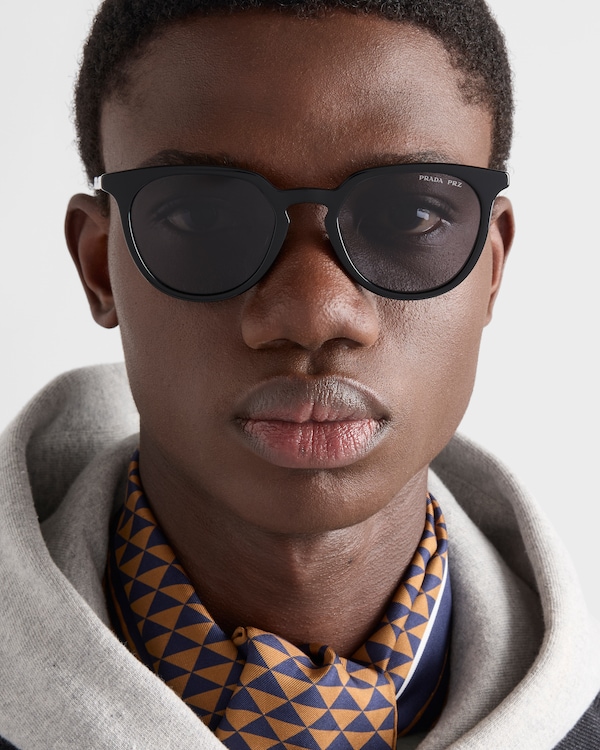 Prada sunglasses with the iconic metal plaque - Polarized black lenses Prada sunglasses with the iconic metal plaque - Polarized black lenses