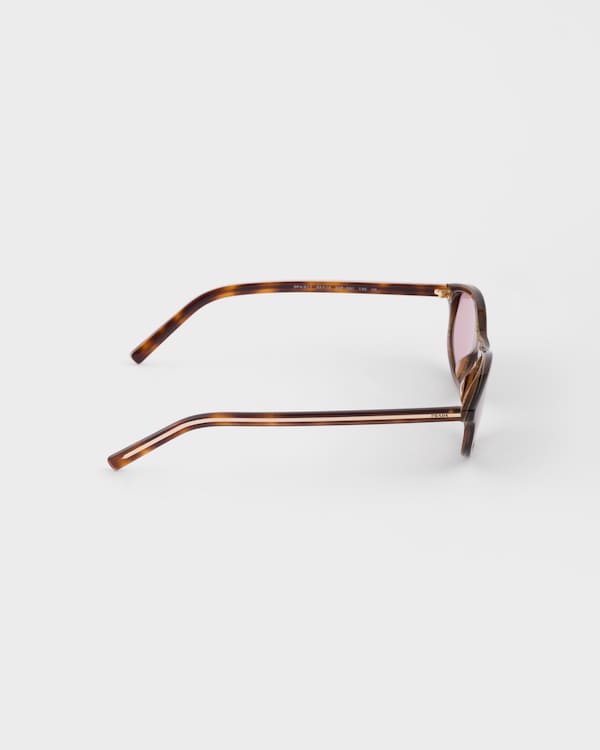 Prada sunglasses with the iconic metal plaque - Rose Poudré Prada sunglasses with the iconic metal plaque - Rose Poudré