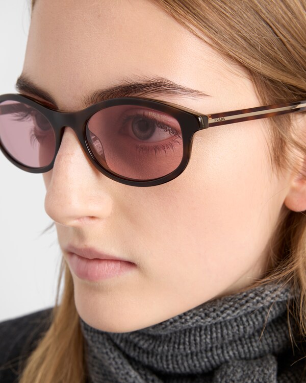 Prada sunglasses with the iconic metal plaque - Powder Pink Prada sunglasses with the iconic metal plaque - Powder Pink