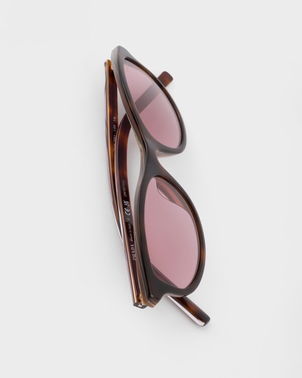 Prada sunglasses with the iconic metal plaque - Powder Pink Prada sunglasses with the iconic metal plaque - Powder Pink