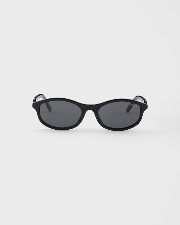 Prada sunglasses with the iconic metal plaque - Verres Ardoise Prada sunglasses with the iconic metal plaque - Verres Ardoise