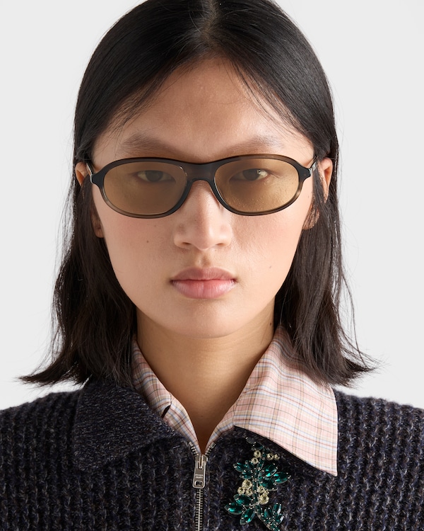 Prada sunglasses with the iconic metal plaque - Verres Camomille Prada sunglasses with the iconic metal plaque - Verres Camomille