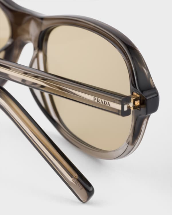 Prada sunglasses with the iconic metal plaque - Verres Camomille Prada sunglasses with the iconic metal plaque - Verres Camomille