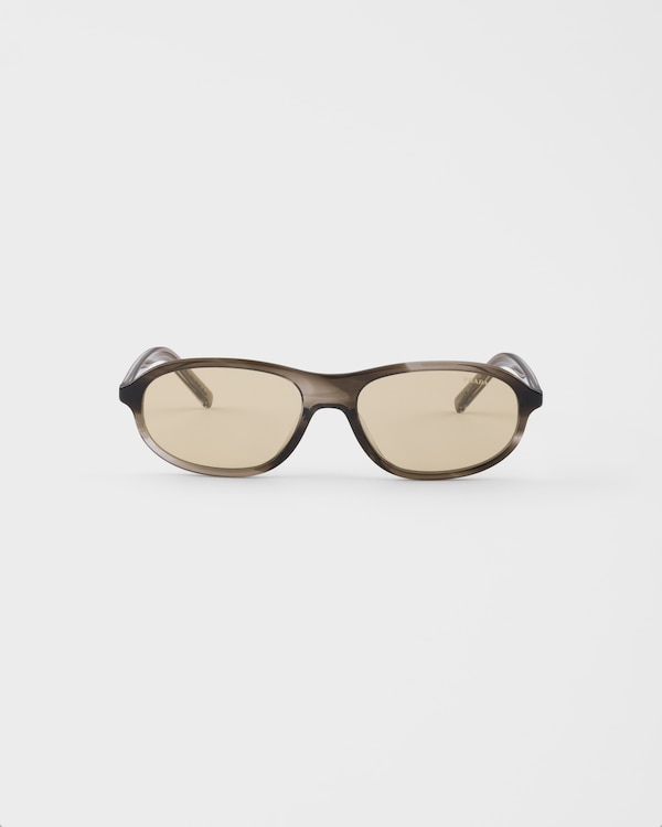 Prada sunglasses with the iconic metal plaque - Verres Camomille Prada sunglasses with the iconic metal plaque - Verres Camomille