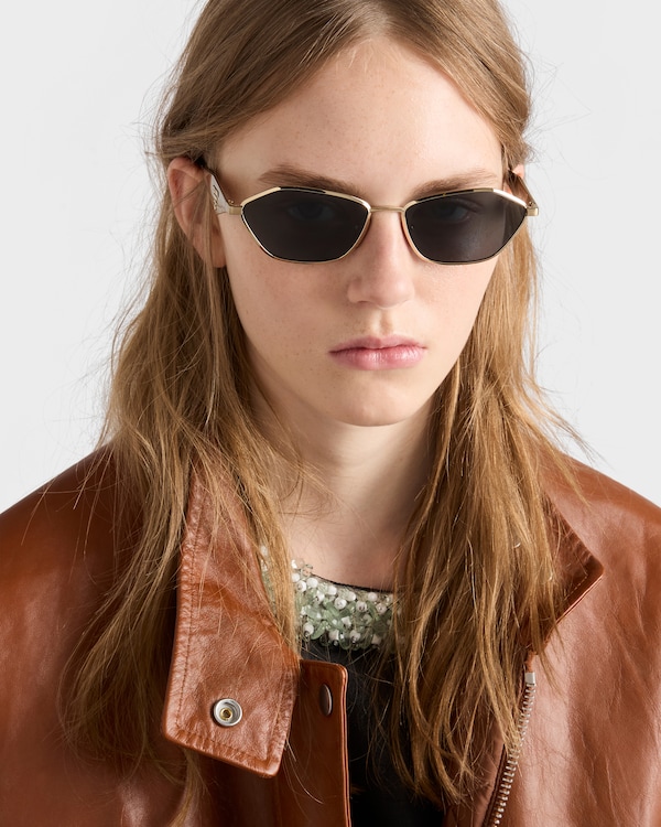 Lunettes de soleil ornées du logo Prada - Verres graphite Lunettes de soleil ornées du logo Prada - Verres graphite