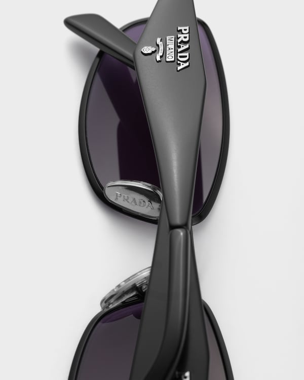 Sunglasses with Prada logo - Mulberry Lenses Sunglasses with Prada logo - Mulberry Lenses