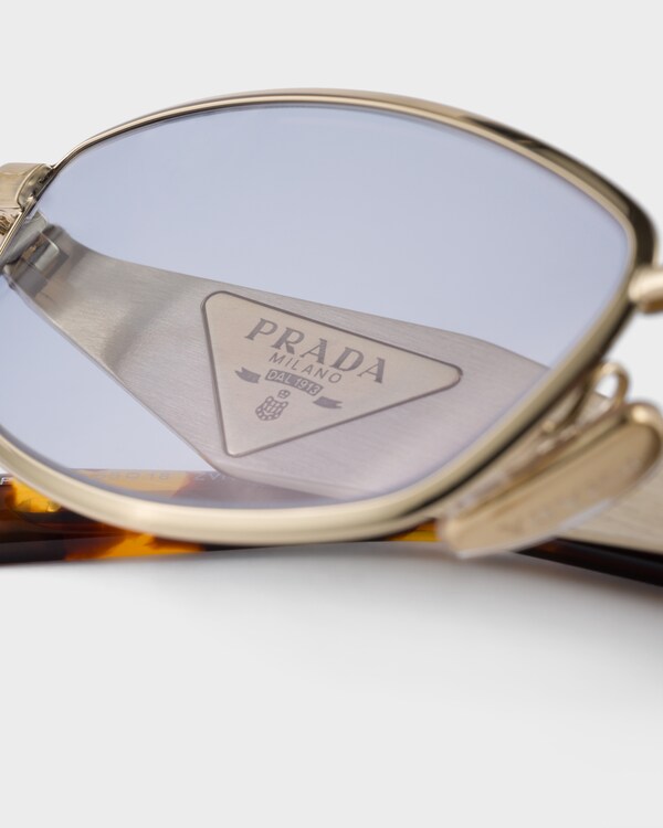 Lunettes de soleil ornées du logo Prada - Verres Lilas Lunettes de soleil ornées du logo Prada - Verres Lilas
