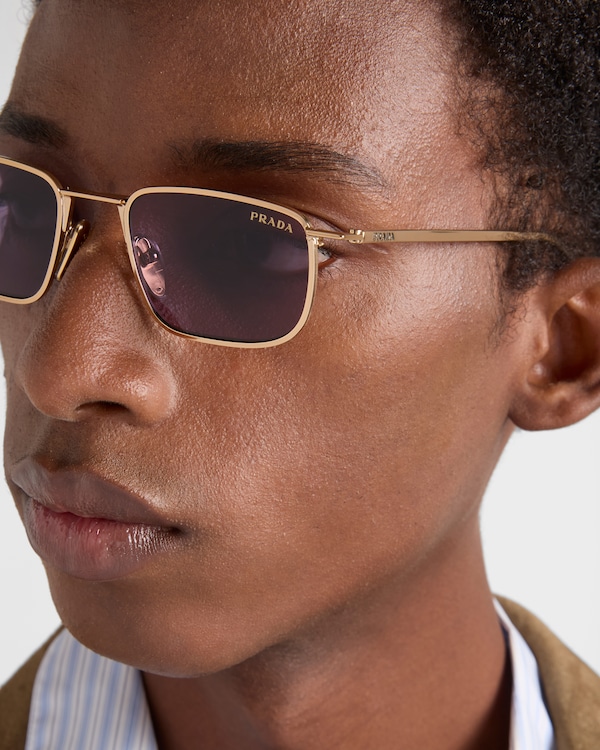 Sonnenbrille mit Prada Logo - Maulbeergläser Sonnenbrille mit Prada Logo - Maulbeergläser