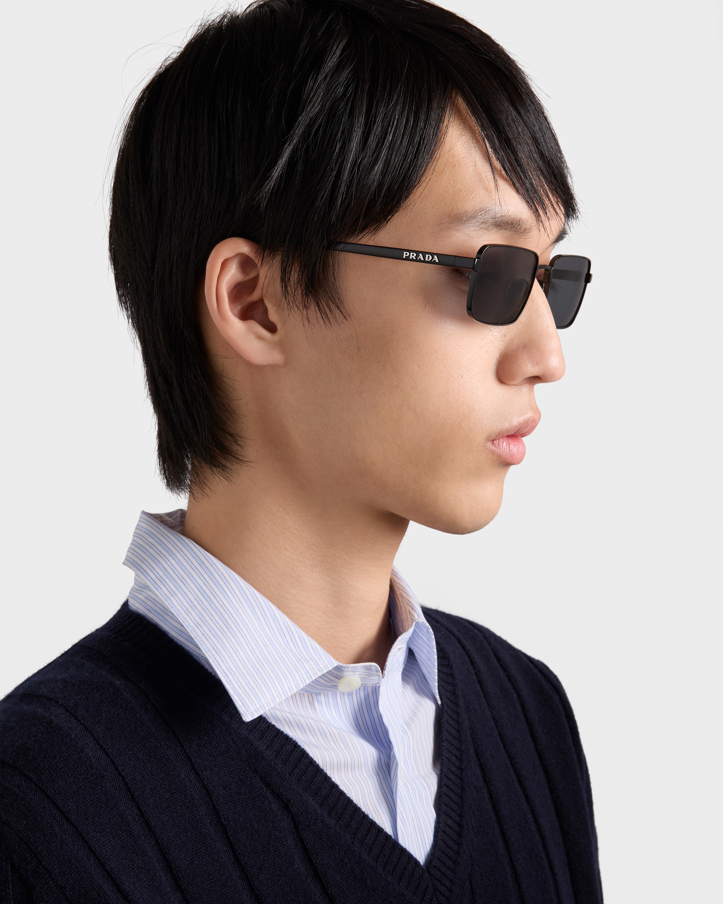 グラファイトレンズ プラダ ロゴ サングラス | PRADA - 日本
