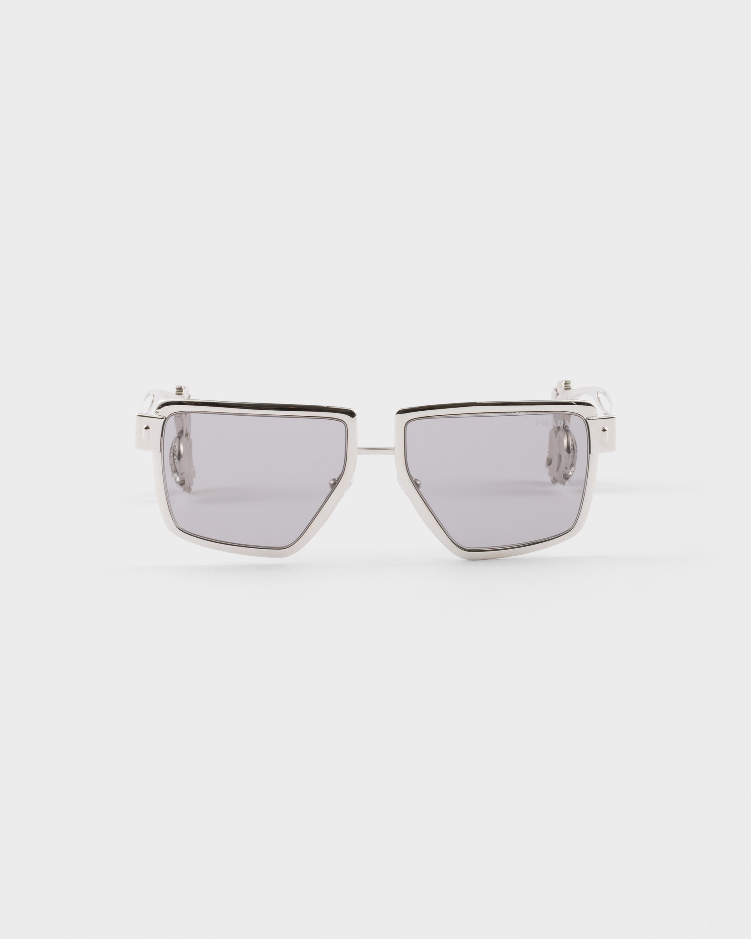 PRADA プラダ GRAY RUNWAY SUNGLASSES SPR25Y グレーレンズ シルバーメタリックフレーム サングラス Slate Gray Lenses Sunglasses with Triangle logo | PRADA - Turkey