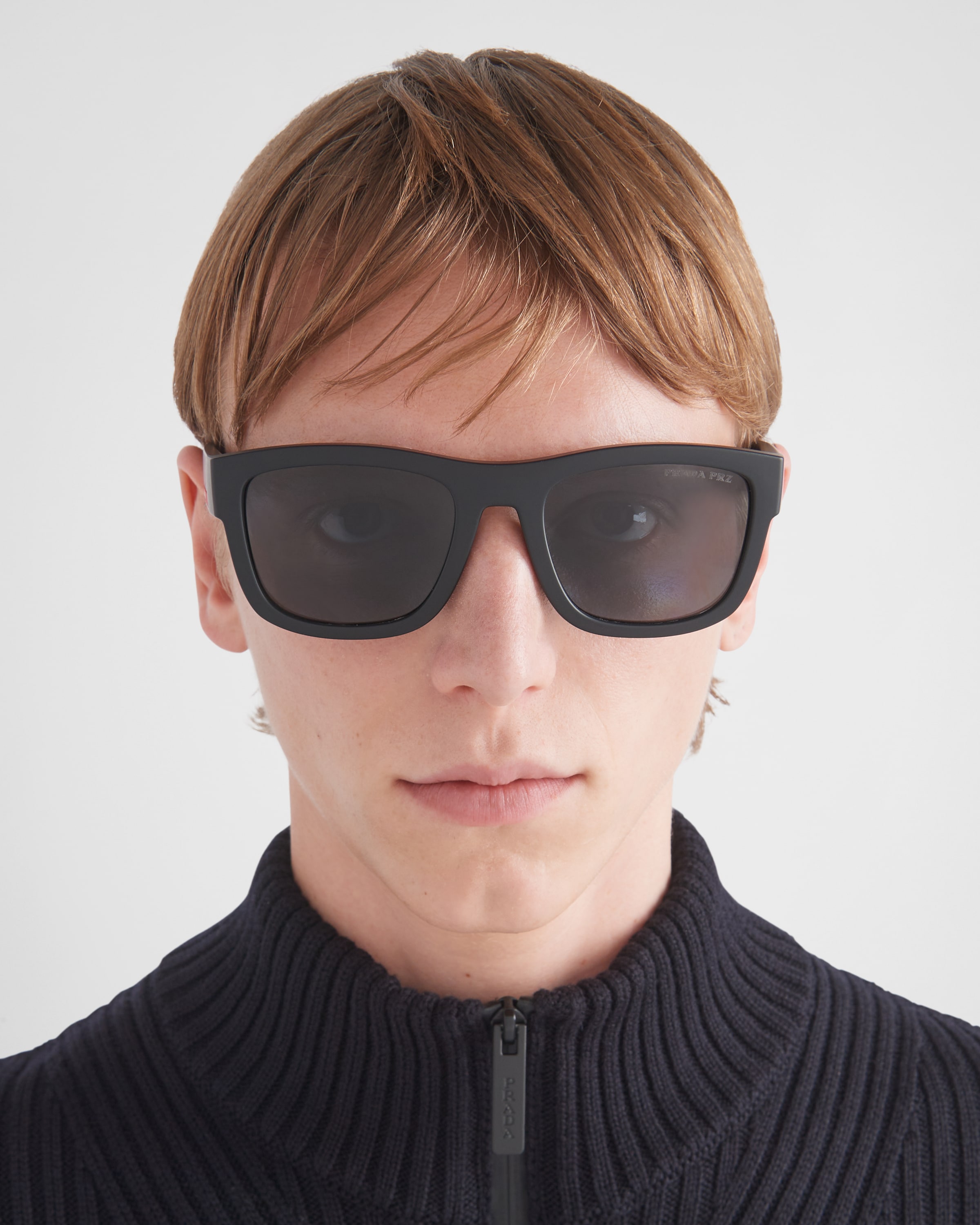 レンズ：ブラック プラダ リネア ロッサ アクティブ サングラス | PRADA