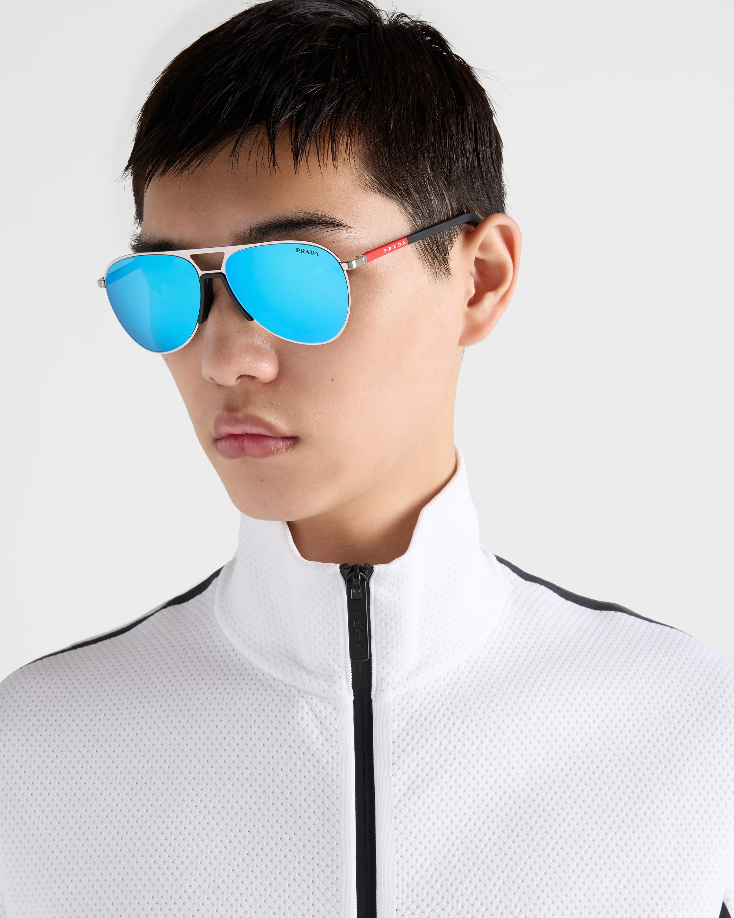 送料関税込 PRADA リネアロッサ インパビッド サングラス PS53ZS 楽天市場】NewModel 【プラダ リネアロッサ(プラダ スポーツ
