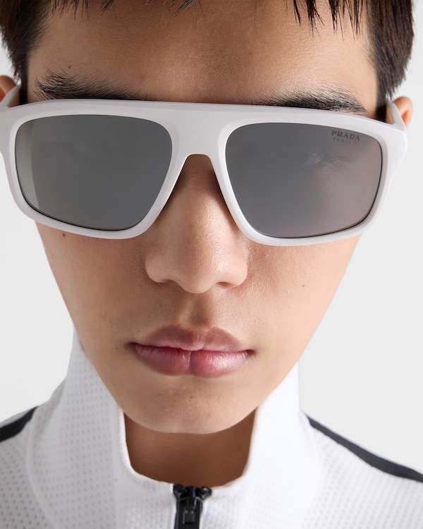 プラダ リネア ロッサ サングラス - シルバーシェーデッド シーブルーレンズ プラダ リネア ロッサ サングラス - シルバーシェーデッド シーブルーレンズ