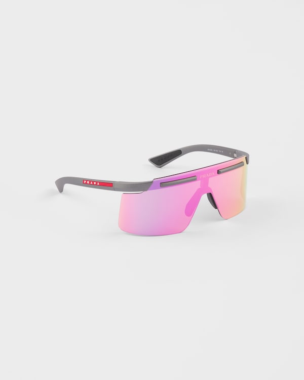 Prada Linea Rossa Active Sonnenbrille - Mehrfarbige Gläser in Neon-Pink Prada Linea Rossa Active Sonnenbrille - Mehrfarbige Gläser in Neon-Pink